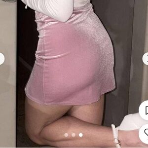 Forever 21 Pink Velvet Mini Skirt 🩷